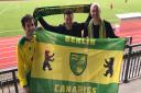 From L to R: Aaron Rodgers, Pete Barrett (Berlin Canaries) and David Powles
