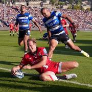 Max Malins scores Saracens' second try against Bath.